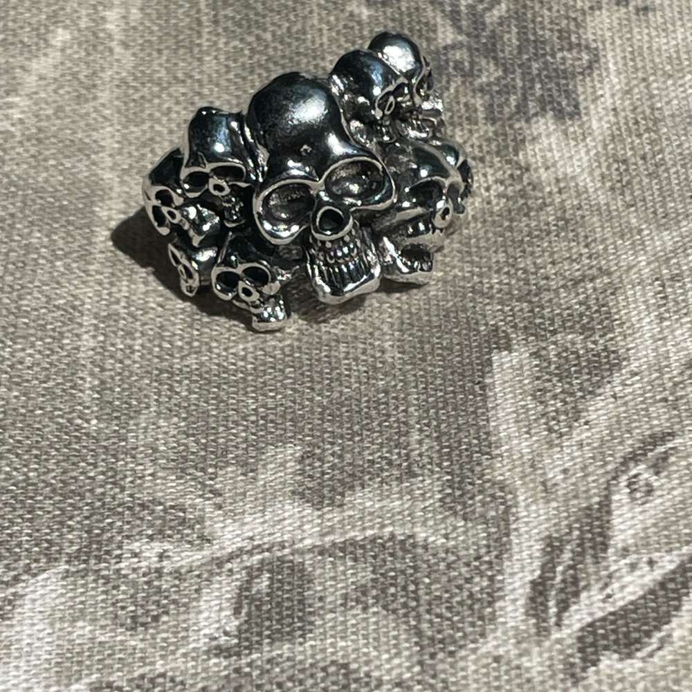 Skull head ring